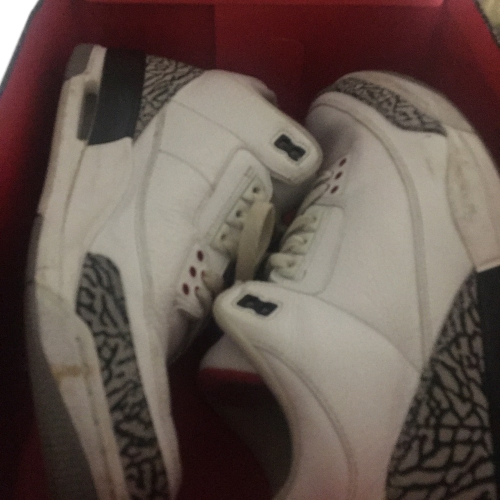 Fire Red Cement 3 Air Jordans